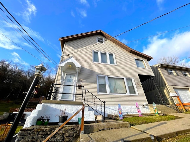 view of front of property