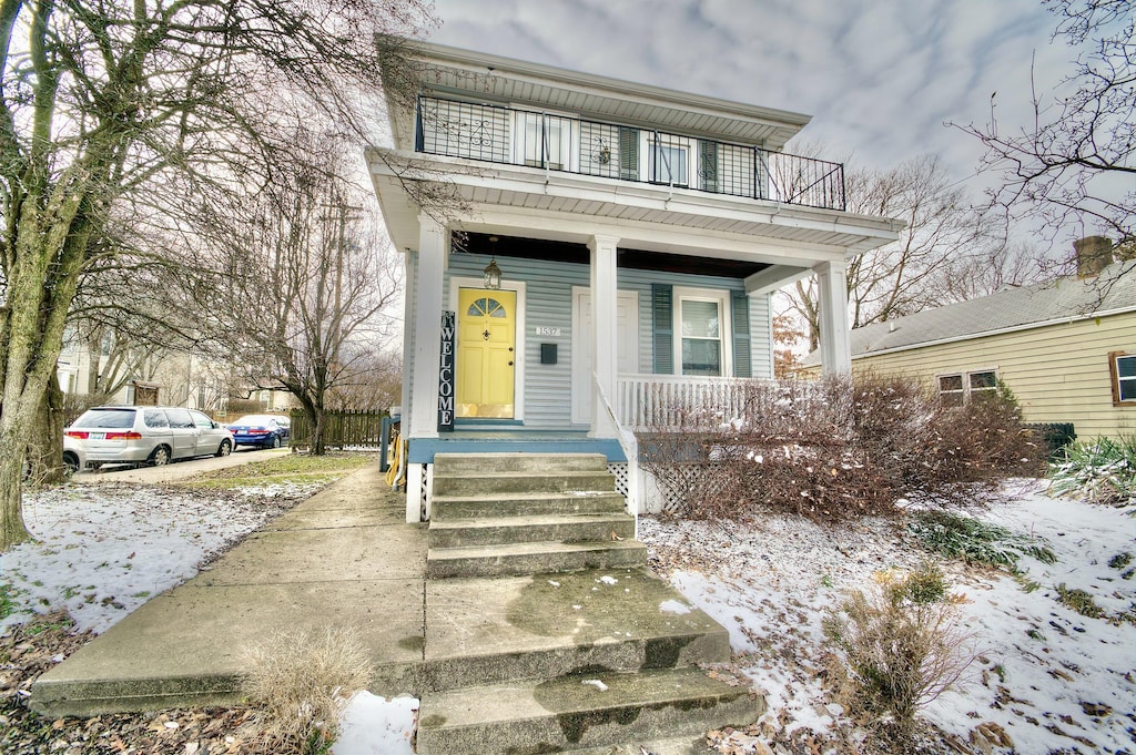 view of front of house featuring a porch