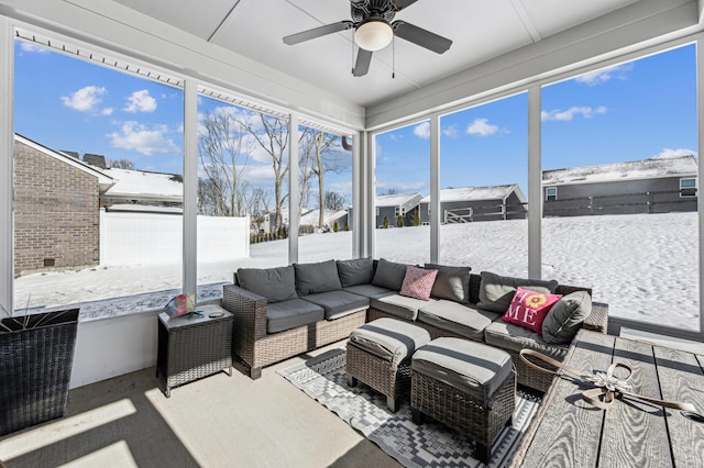 sunroom with ceiling fan