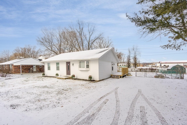 view of front of property featuring fence