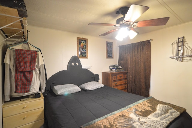 bedroom featuring a ceiling fan