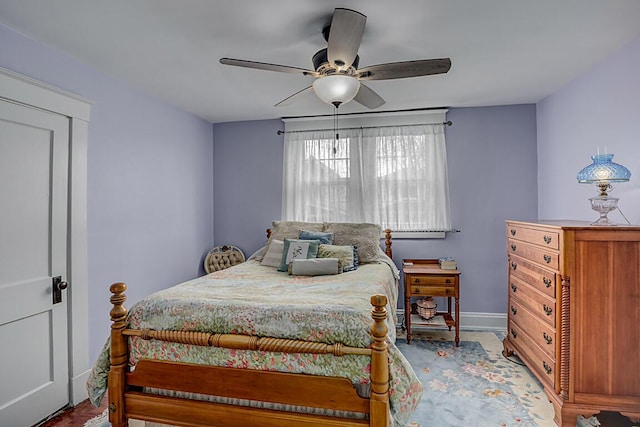 bedroom with baseboards and a ceiling fan
