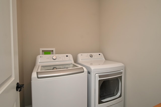 washroom featuring laundry area and washing machine and clothes dryer