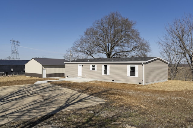 manufactured / mobile home featuring crawl space