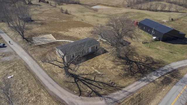 birds eye view of property featuring a rural view