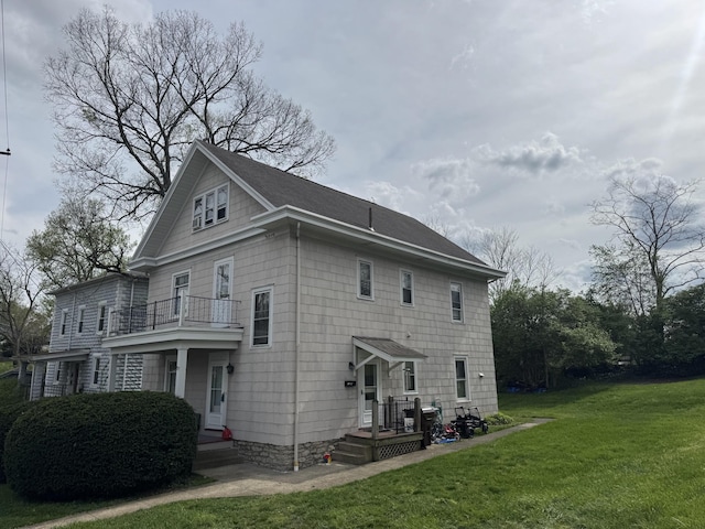 57 Brentwood Pl, Fort Thomas, KY 41075 - exterior space featuring a balcony, a shingled roof, and a front yard