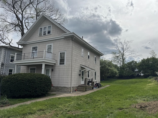 57 Brentwood Pl, Fort Thomas, KY 41075 - view of side of home with a yard and a balcony