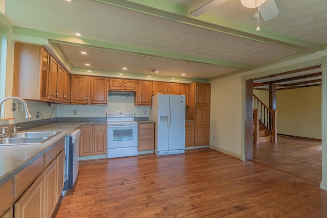 9208 Hawksridge Dr, Covington, KY 41017 - kitchen featuring a sink, white appliances, recessed lighting, a ceiling fan, and wood finished floors