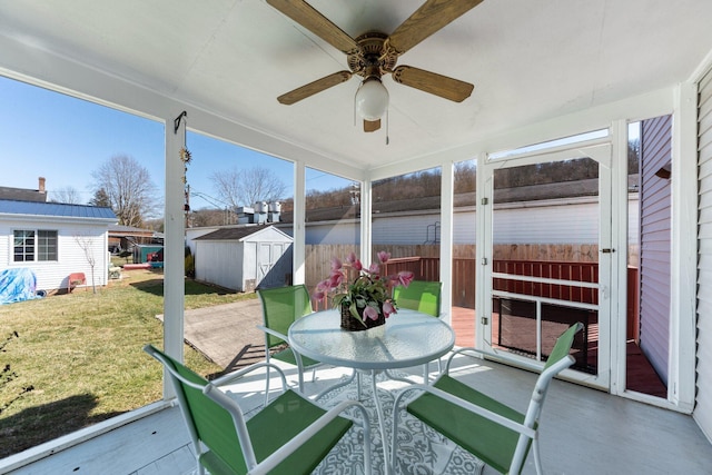 sunroom featuring a ceiling fan