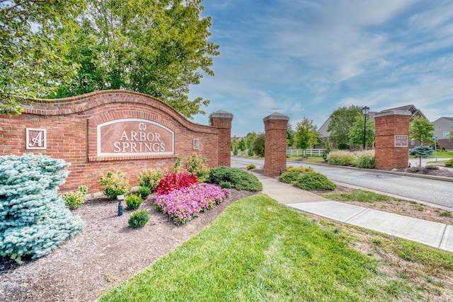 view of community / neighborhood sign