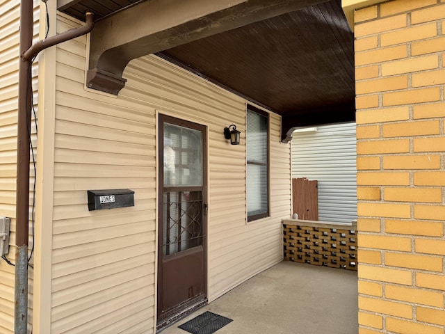 entrance to property featuring a porch