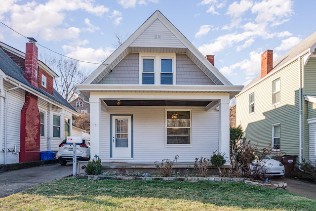 view of front facade with a porch and a front lawn