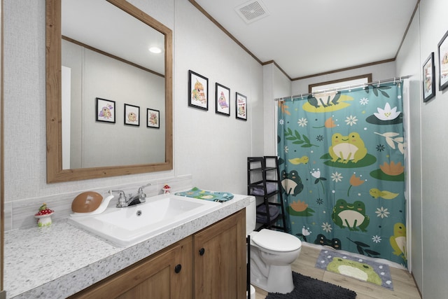 full bath with crown molding, visible vents, a shower with shower curtain, toilet, and vanity