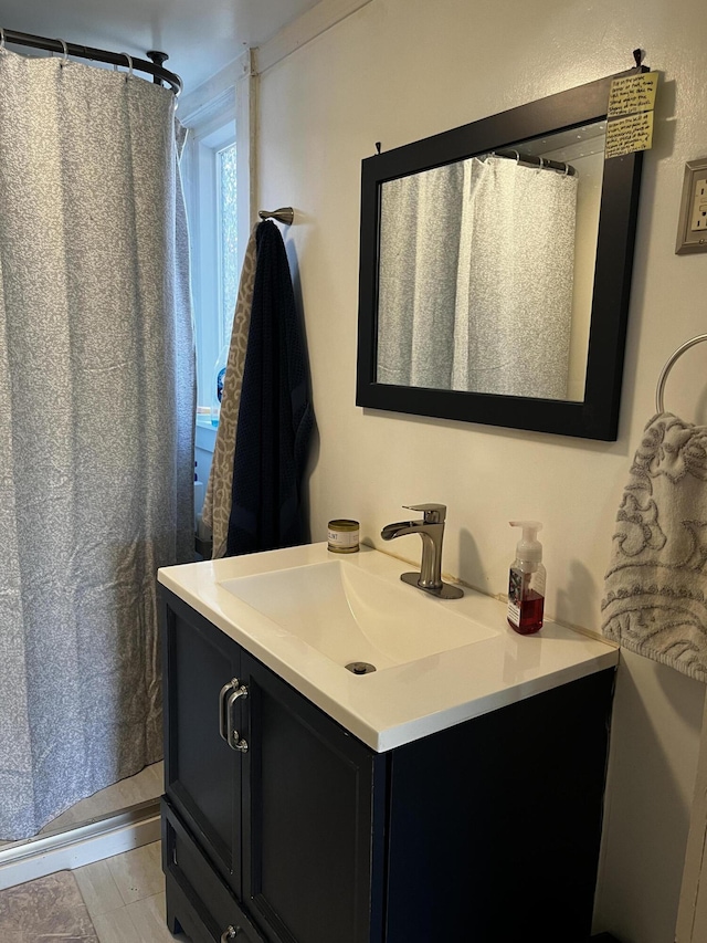 full bathroom with curtained shower and vanity