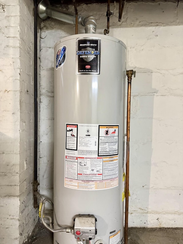 1307 Highway Ave, Covington, KY 41011 - utilities featuring gas water heater