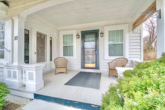 property entrance featuring a porch