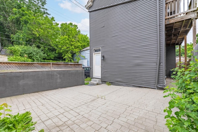 639 Watkins St, Covington, KY 41011 - view of patio / terrace