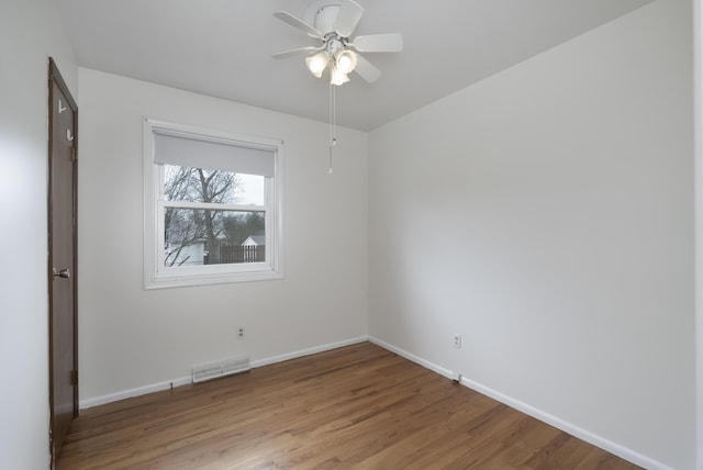 empty room with light wood-type flooring, visible vents, ceiling fan, and baseboards