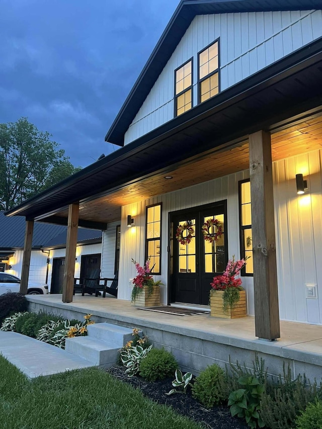 doorway to property with covered porch
