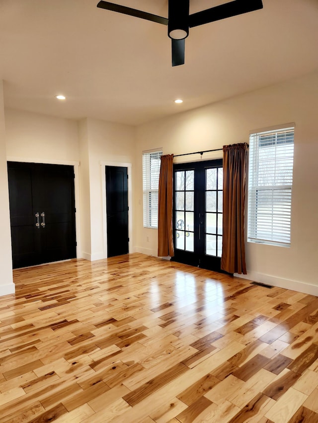 entryway with recessed lighting, light wood-type flooring, visible vents, and ceiling fan