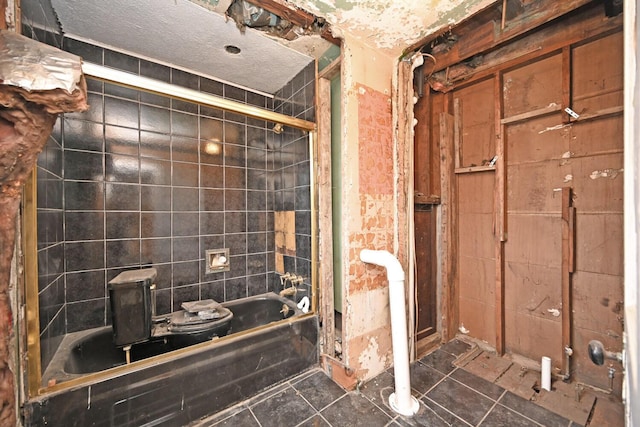 bathroom with a textured ceiling