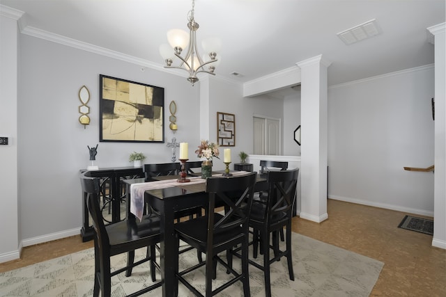 dining room with visible vents, crown molding, a notable chandelier, and baseboards