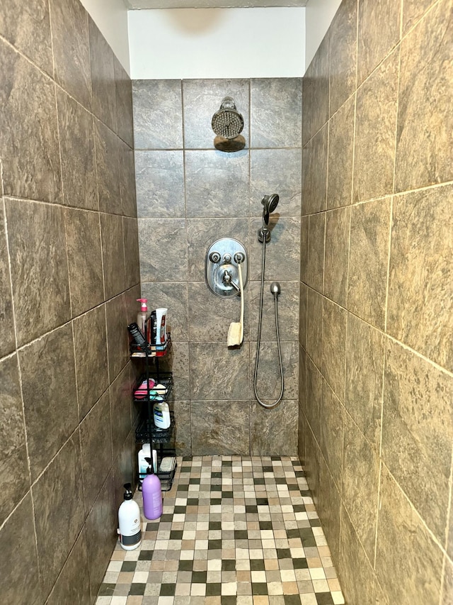 full bath featuring tiled shower