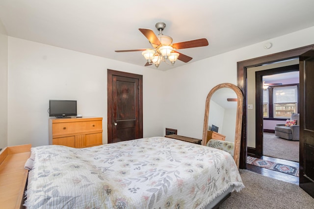 bedroom with ceiling fan