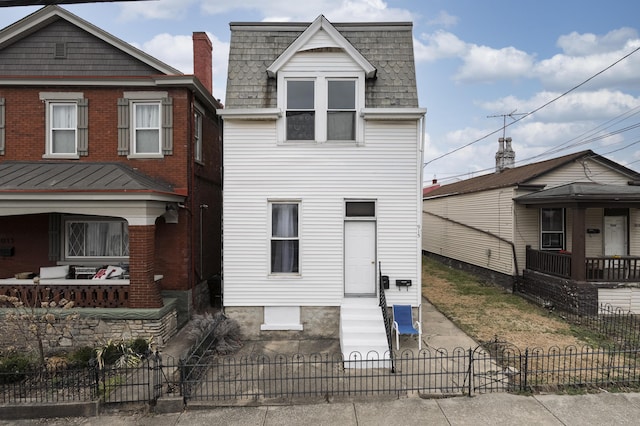 view of front of house featuring a fenced front yard and a gate