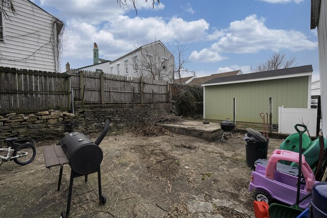 view of yard with an outdoor structure and a fenced backyard