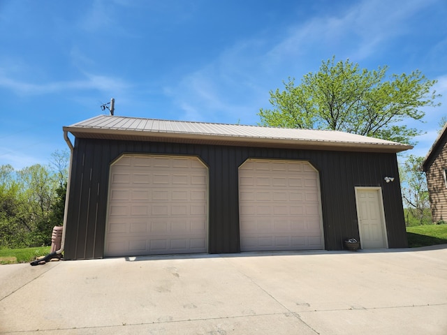view of detached garage
