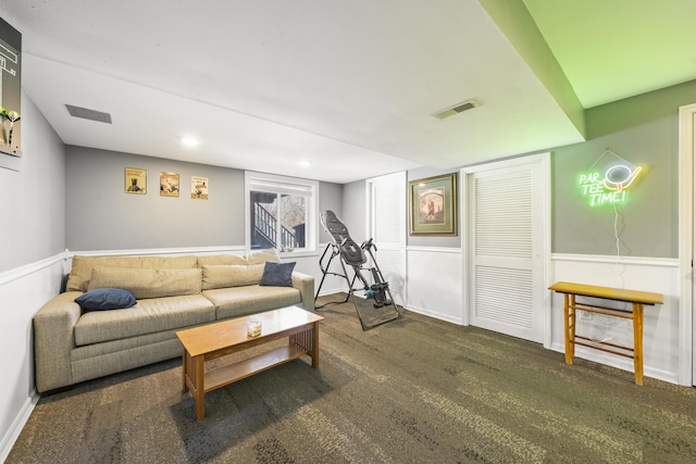 living room with visible vents and baseboards