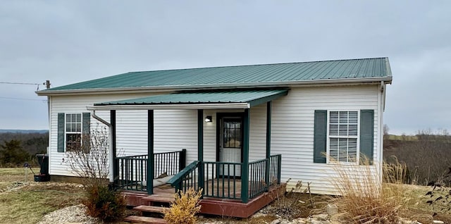 view of front of property featuring metal roof