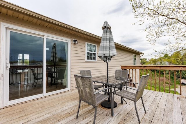 deck featuring outdoor dining space