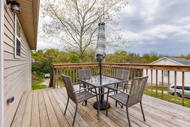 deck featuring outdoor dining space