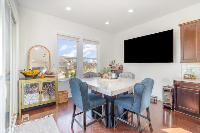 dining space featuring recessed lighting, wood finished floors, visible vents, and baseboards