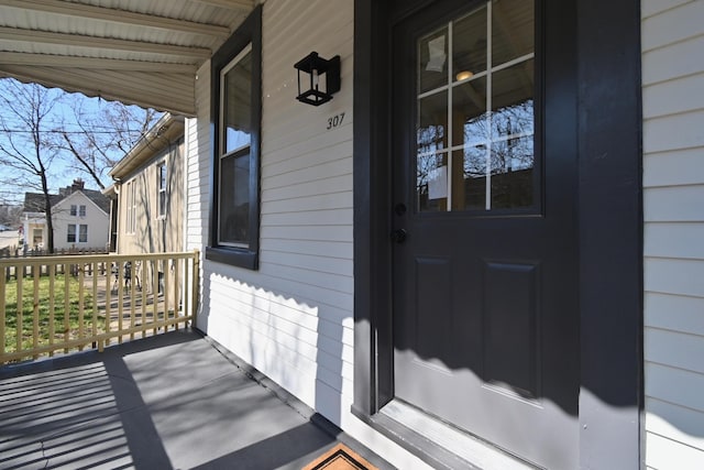 entrance to property featuring covered porch