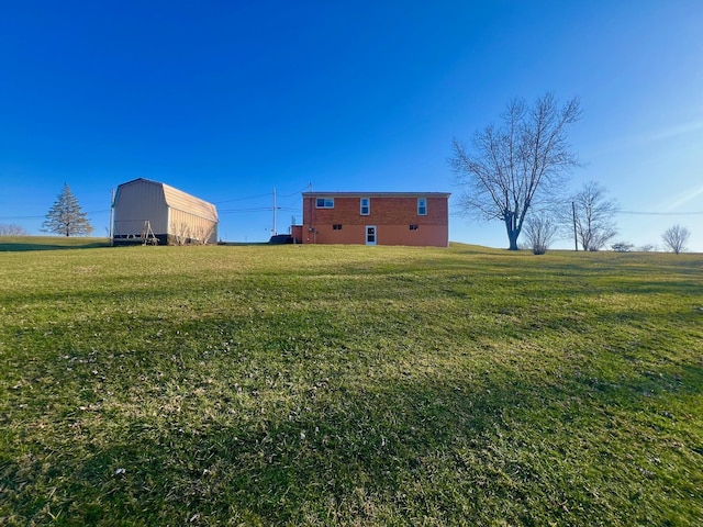 view of yard featuring an outbuilding and a barn