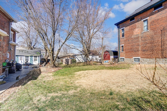 view of yard featuring a patio