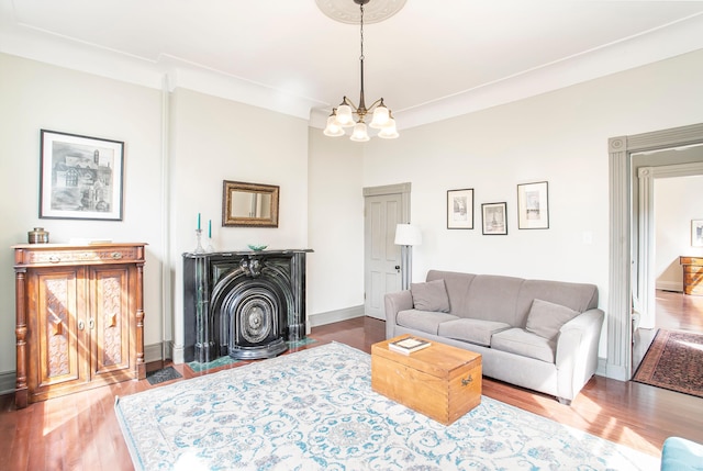 living room with baseboards, wood finished floors, and a chandelier