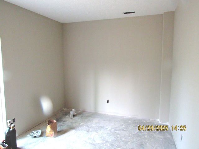 spare room featuring visible vents