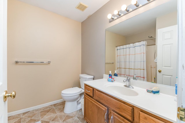 bathroom featuring vanity, baseboards, visible vents, curtained shower, and toilet