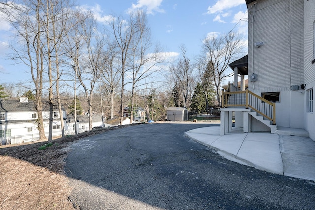 view of yard with a storage shed and an outdoor structure