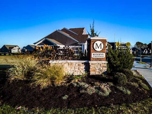 view of community / neighborhood sign