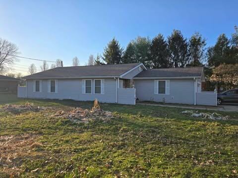 125 Smith Ave, Warsaw, KY 41095 - view of front of home with a front lawn