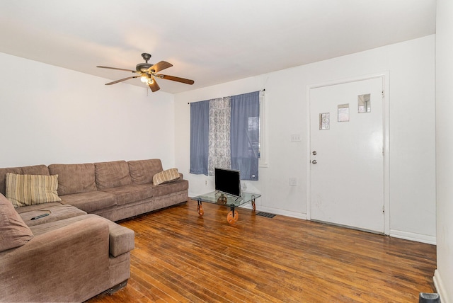 living area featuring wood-type flooring, a ceiling fan, baseboards, and visible vents