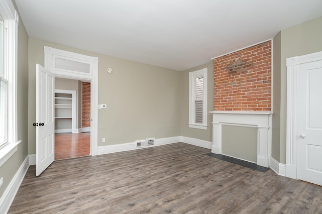 511 Highland Pike, Covington, KY 41014 - unfurnished living room featuring baseboards, dark wood-style flooring, and visible vents