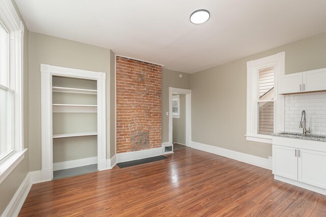 511 Highland Pike, Covington, KY 41014 - interior space featuring dark wood-style flooring, a sink, baseboards, and a wealth of natural light
