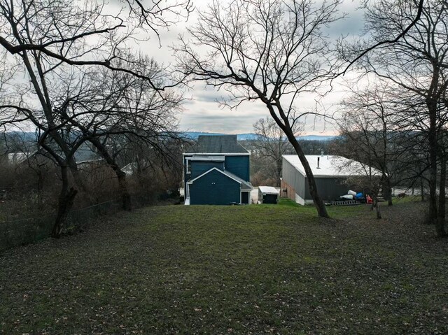 2750 Madison Ave, Covington, KY 41015 - view of yard featuring an outdoor structure
