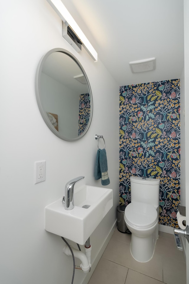 540 Summer Dr, Williamstown, KY 41097 - bathroom featuring toilet, tile patterned flooring, and baseboards